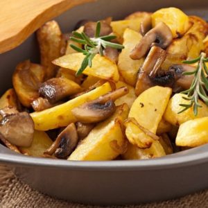 Картофель жареный по-домашнему с грибами и луком